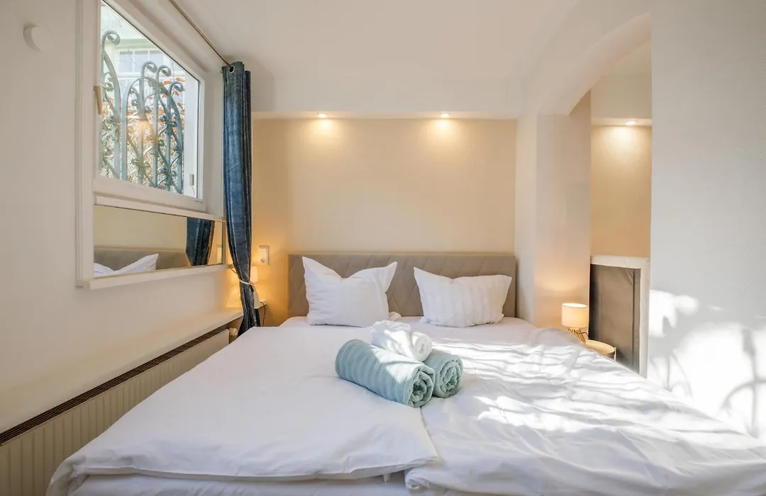 Soiree Villa Near Alster With Garden And Party Room-1